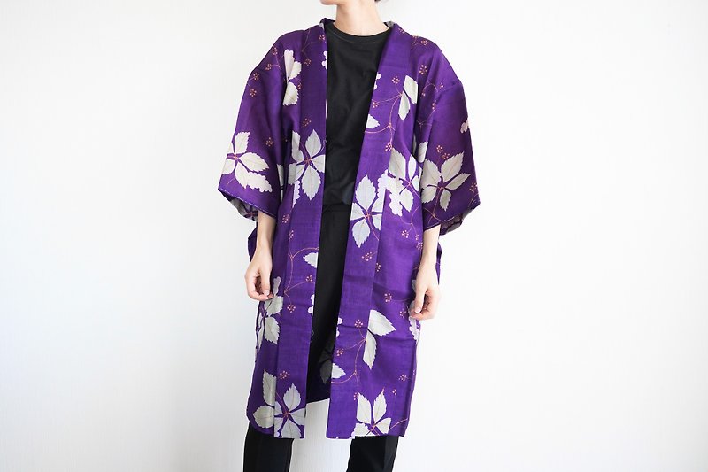 Leaf kimono, silk kimono, vintage kimono, kimono jacket, Japanese kimono - 女装休闲/机能外套 - 丝．绢 紫色