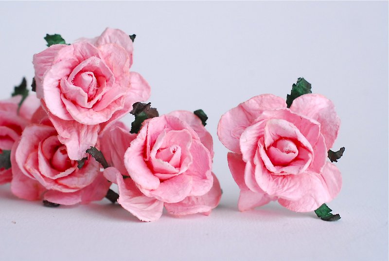 Paper Flower, 25 pcs. autumn paper roses, size 4 cm. pale pink color. Handmade - 木工/竹艺/纸艺 - 纸 粉红色