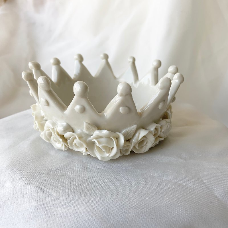 Ceramic crown - 花瓶/陶器 - 陶 白色