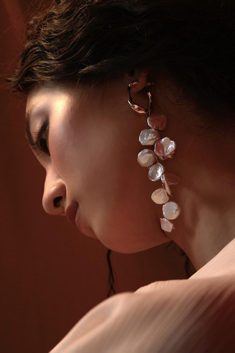 环-不规则珍珠耳环(镀18K金/纯银) - 耳环/耳夹 - 珍珠 金色