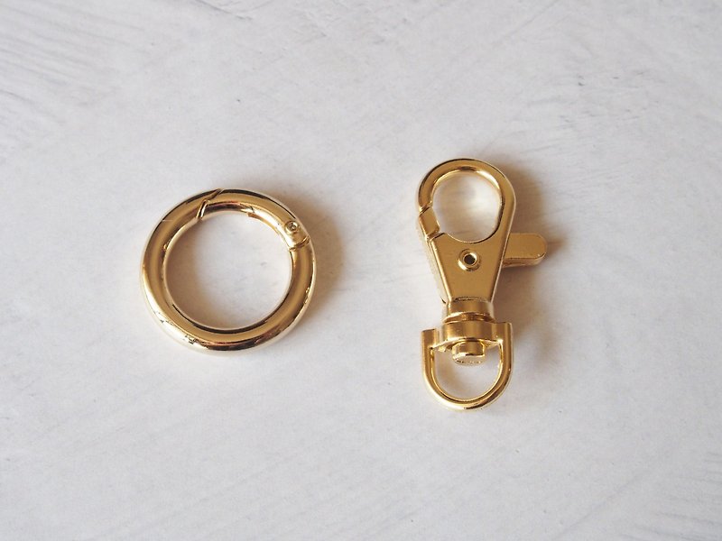 【オプション】イニシャルキーホルダー用カラビナ - 钥匙链/钥匙包 - 其他金属 金色