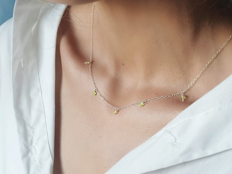 轻珠宝/ 果实累累 Peridot 橄榄石项链 可调整长度 锁骨链 - 项链 - 水晶 绿色