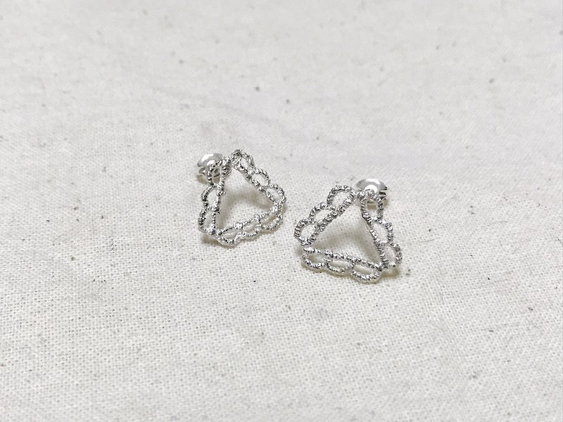 triangle pierced earrings/トライアングル ピアス - 耳环/耳夹 - 其他金属 银色