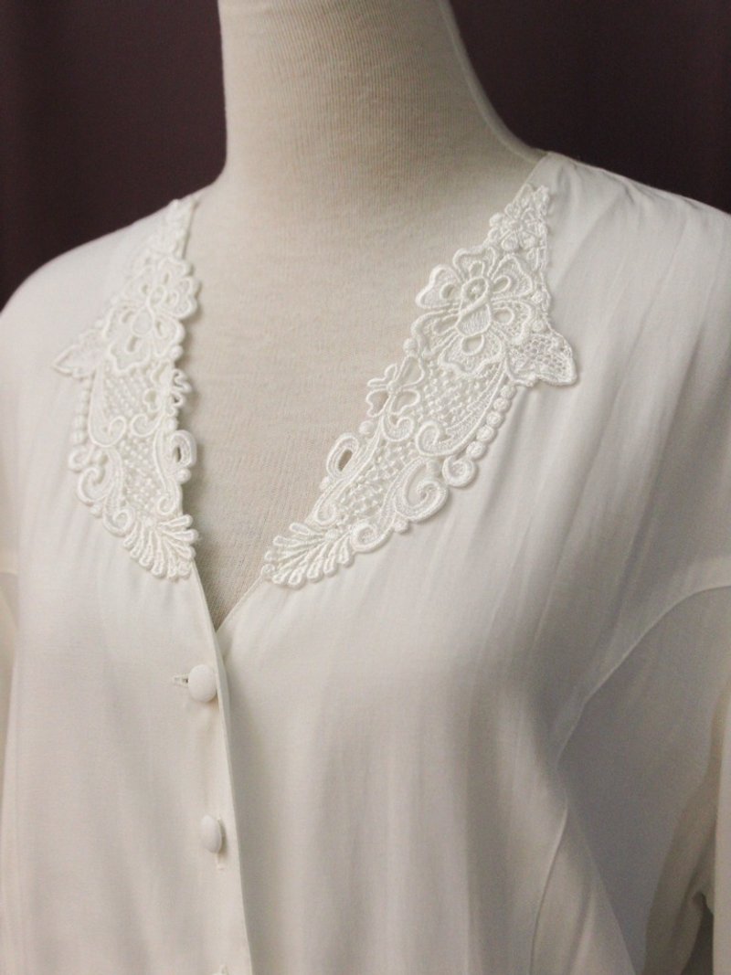 复古欧洲百搭典雅蕾丝V领白色宽松长袖古着衬衫 - 女装衬衫 - 聚酯纤维 白色