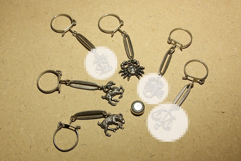 购自荷兰 20 世纪中期 古董钥匙圈 只剩三个星座 巨蟹 山羊 魔羯 - 钥匙链/钥匙包 - 其他金属 银色