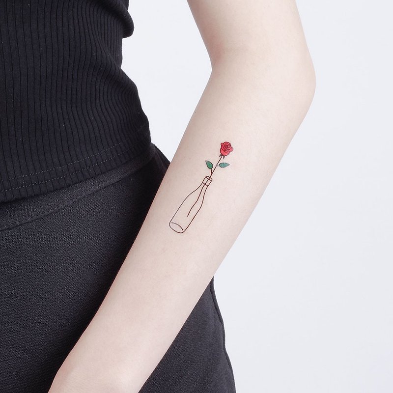 刺青纹身贴纸 / 花瓶玫瑰 Surprise Tattoos - 纹身贴 - 纸 红色