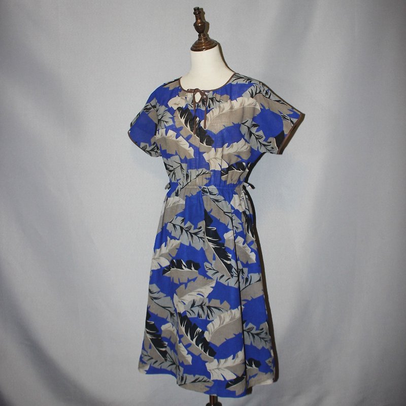 (Vintage日本制古着洋装)蓝色树叶布花短袖洋装F3579 - 洋装/连衣裙 - 棉．麻 蓝色