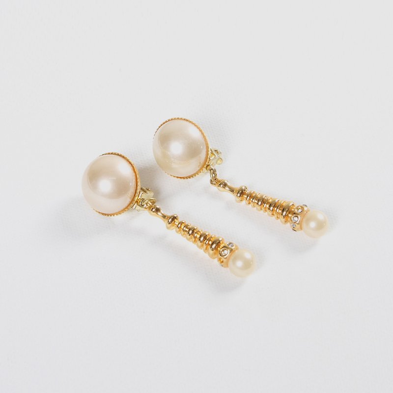 【蛋植物古着】珍珠甜筒长型复古夹式古董耳环 - 耳环/耳夹 - 聚酯纤维 金色