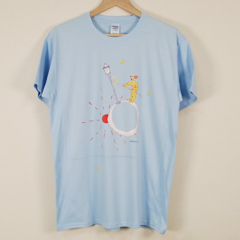 小王子经典版授权 - T恤：【辛苦的灯夫】成人短袖 T-shirt,AA03 - 中性连帽卫衣/T 恤 - 棉．麻 黄色