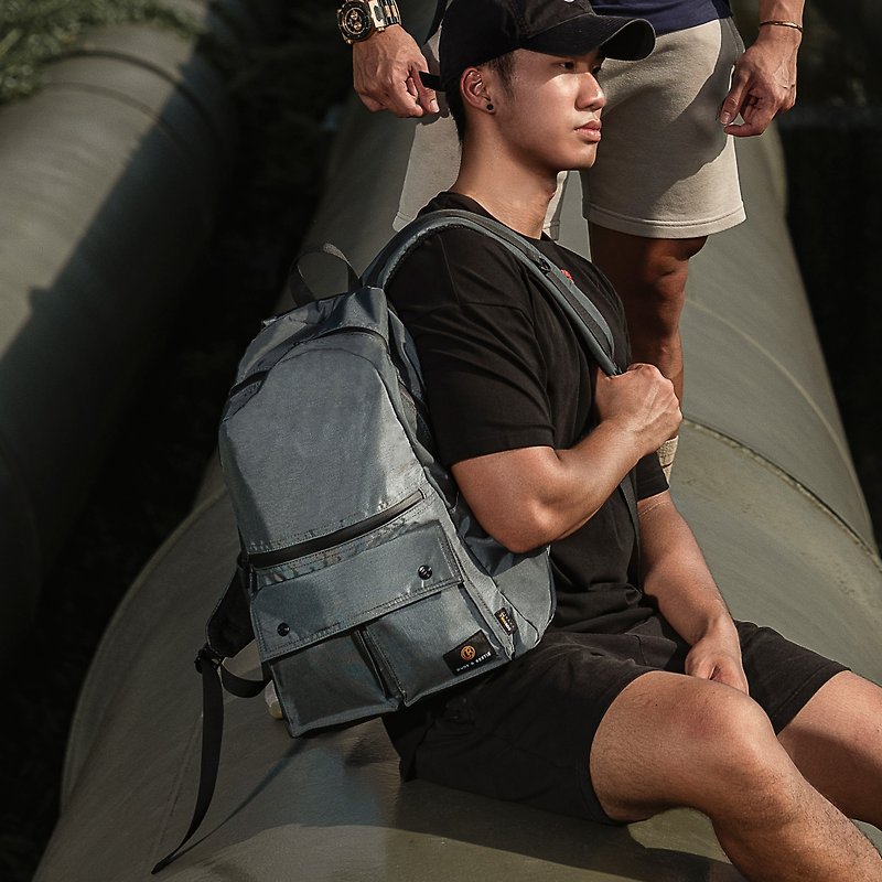 休闲运动形 后背包 超轻身 防泼水 香港品牌 Urbanist - 灰色 - 后背包/双肩包 - 其他材质 灰色