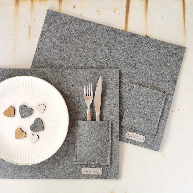 Rectangular grey or blue felt placemats, cutlery pocket with wish Bon appetit! - 餐垫/桌巾 - 防水材质 灰色