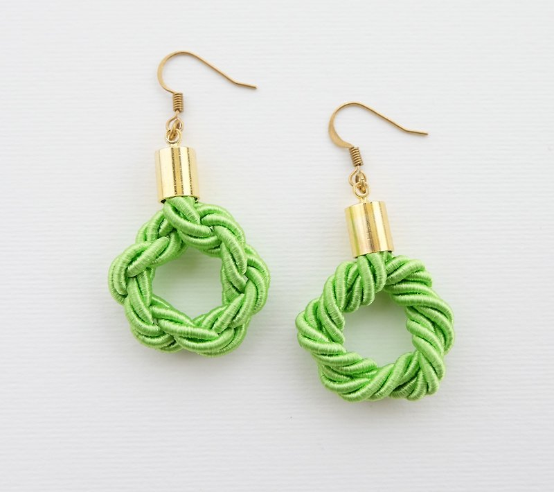 Circle-Knotted green earrings - 耳环/耳夹 - 其他材质 绿色