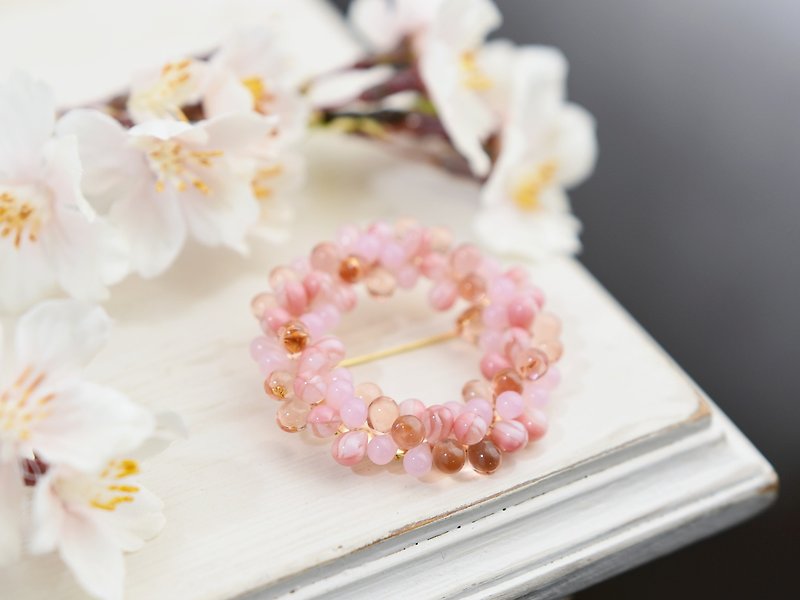 【ブローチ・Mサイズ】桜 リース - 胸针 - 玻璃 粉红色