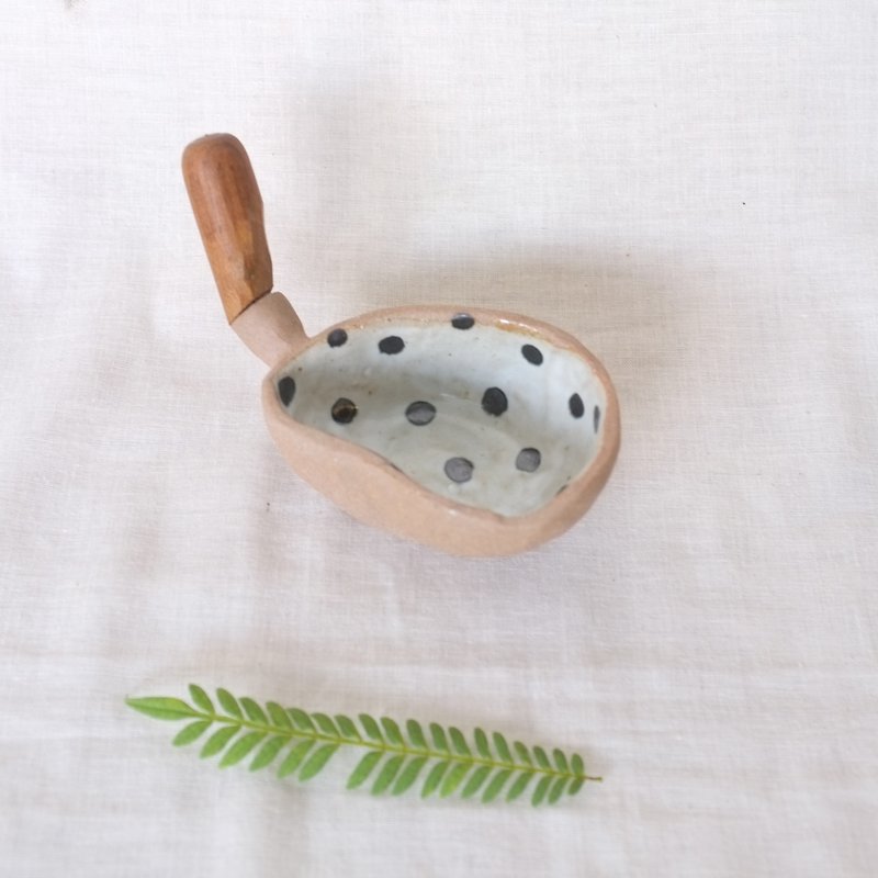 3.2.6. studio: Handmade ceramic tree bowl with wooden handle  dot - 花瓶/陶器 - 陶 蓝色