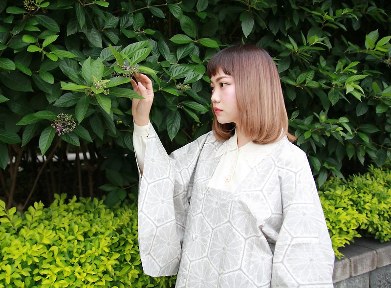 Back to Green::日本带回 银白雪花  材质较挺  vintage kimono (KBI-42) - 女装休闲/机能外套 - 棉．麻 
