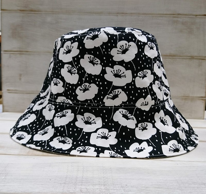 黑色普普风花朵&蘑菇图纹双面渔夫帽 遮阳帽 - 帽子 - 棉．麻 黑色