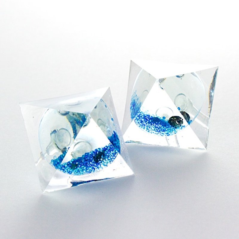 ピラミッドドームピアス(スノードームブルー) - 耳环/耳夹 - 其他材质 蓝色