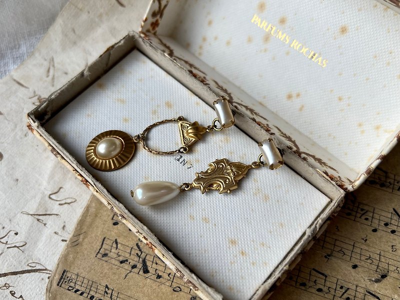 pearl 2 ピアスのみ - 耳环/耳夹 - 铜/黄铜 金色