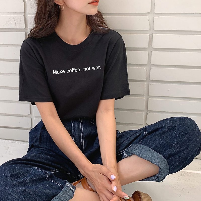Make coffee not war 男女短袖T恤 黑色 咖啡文字英文格言手工 - 女装 T 恤 - 棉．麻 黑色