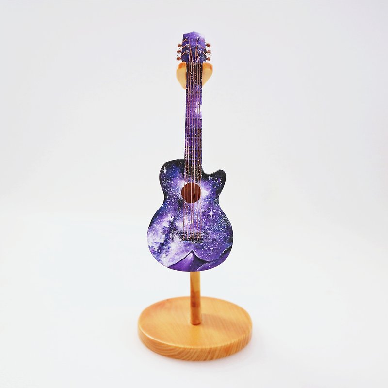 【星空缺角吉他】紫色宇宙之中 居家摆饰礼物 质感迷你音乐人 - 摆饰 - 木头 咖啡色