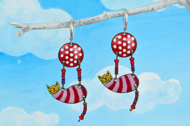 Cat Earrings, Enamel Cat Earrings, Lucky Cat, Fortune Cat Earrings, Cat Jewelry, Ball, Earrings With Polka Dots, Ball With Polka Dots, - 耳环/耳夹 - 珐琅 