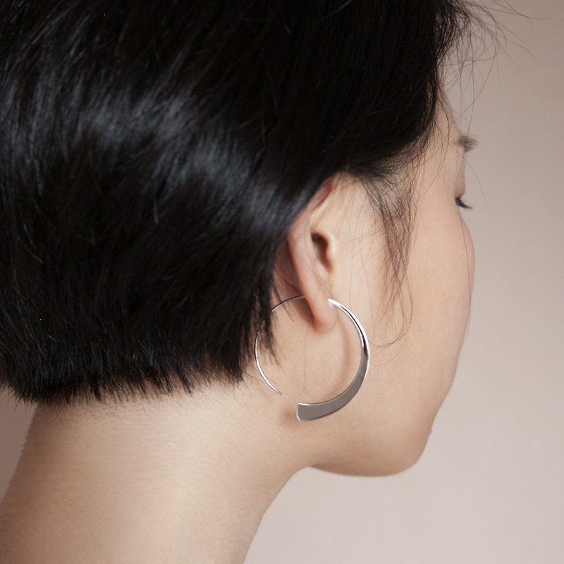 大圆弧银片耳环 | 设计师款 | 925纯银。质感。简约。几何 - 耳环/耳夹 - 纯银 