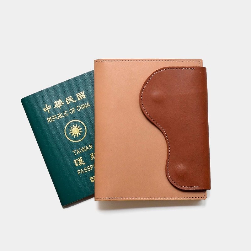 【上帝旅行的意义】植鞣牛皮护照套 原色X棕色护套夹 刻字礼物  - 护照夹/护照套 - 真皮 卡其色