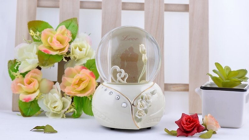 浪漫双心 相框水晶球音乐盒 新婚礼物 婚礼布置 - 摆饰 - 瓷 