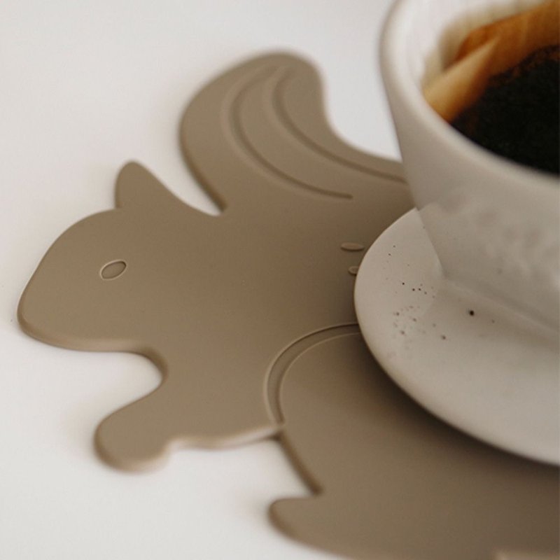 Dailylike 森林硅胶隔热垫-01松鼠,E2D49412 - 杯垫 - 硅胶 咖啡色