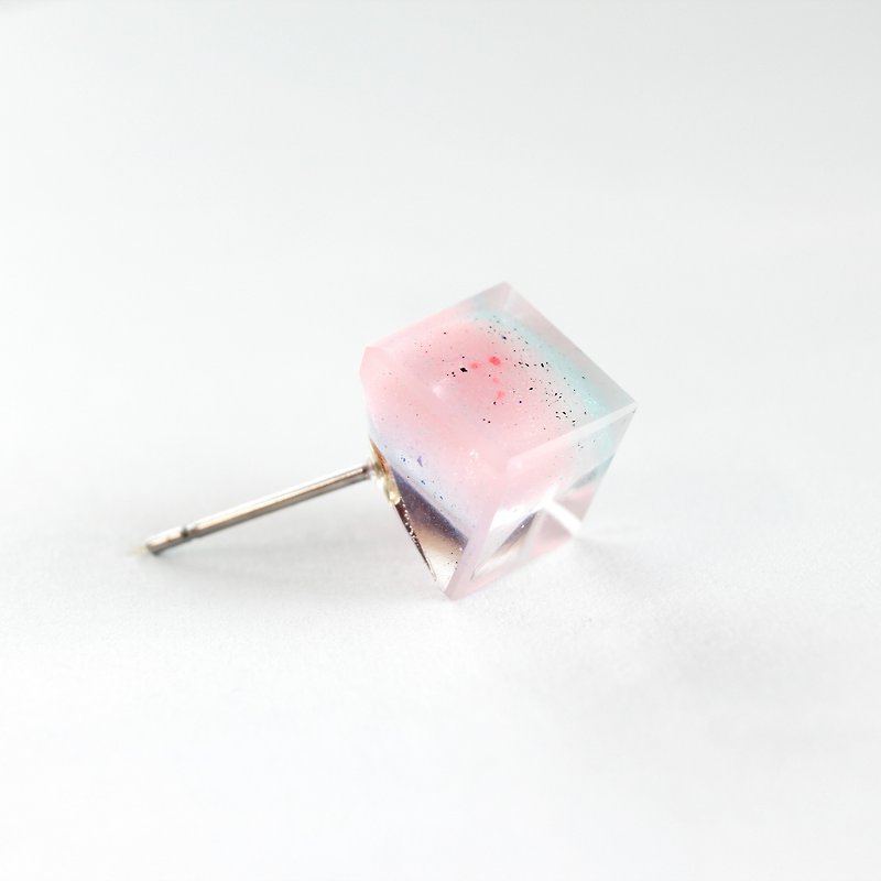 吻 / 树脂耳环 - 单只 / 冰晶方块 粉红 透明 梦幻 - 耳环/耳夹 - 树脂 粉红色