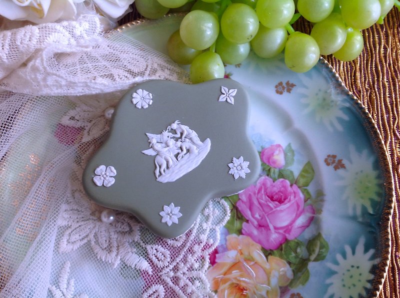 英国骨瓷Wedgwood jasper 绿色碧玉浮雕花型希腊神话珠宝盒饰品盒 - 收纳用品 - 瓷 绿色