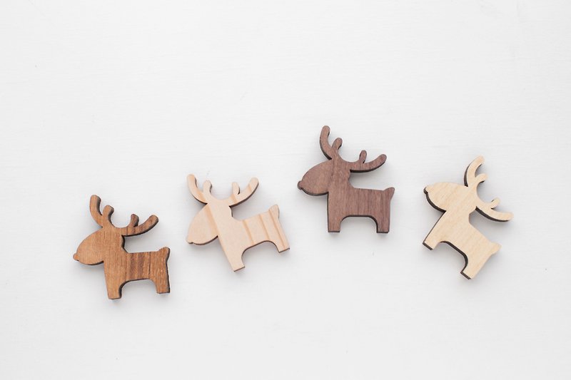 定制化圣诞节姓名礼物柚木/胡桃木原木深色造型木片 - 小麋鹿 - 钥匙链/钥匙包 - 木头 咖啡色