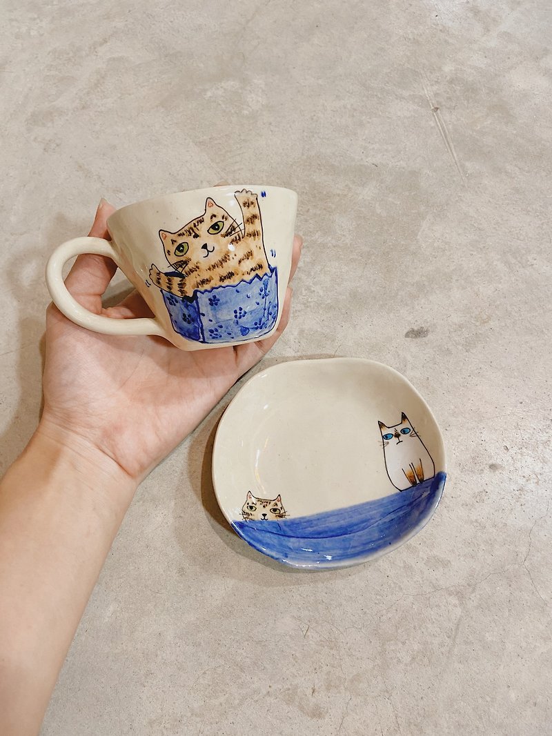 Handmade Thai cat coffee cup set / Siamese cat and tabby cat