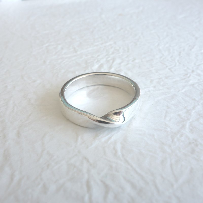 纯银 - 莫比乌斯扭转戒指 - 可加购内侧刻字 - 戒指 - 纯银 银色