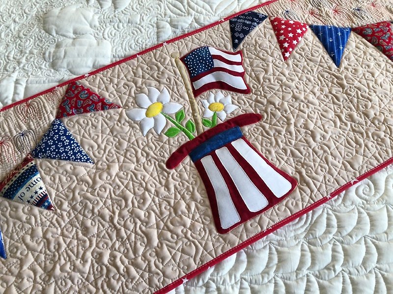 Independence Day quilted table runner, 4th of July table topper, Quilted America