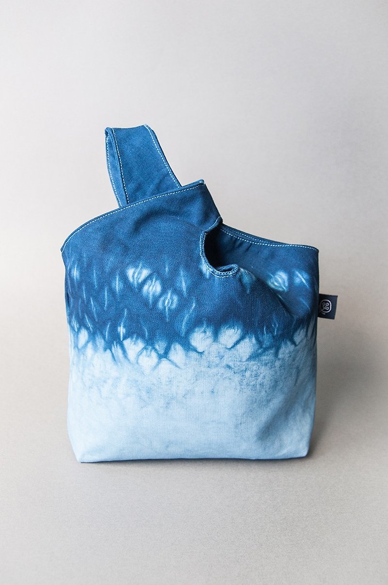 简约蓝染手提袋 - 海面的三菱镜 - 手提包/手提袋 - 棉．麻 蓝色