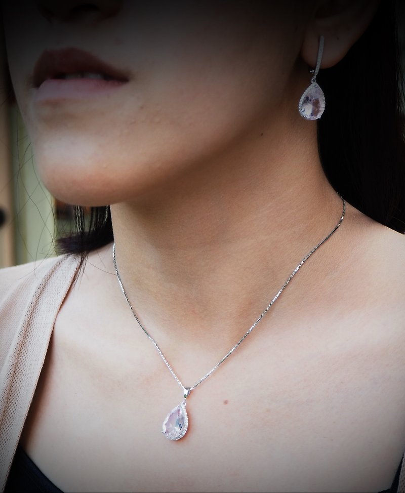 Elegant sweet pink pear-shape crystal pendant with silver chain - 项链 - 纯银 粉红色