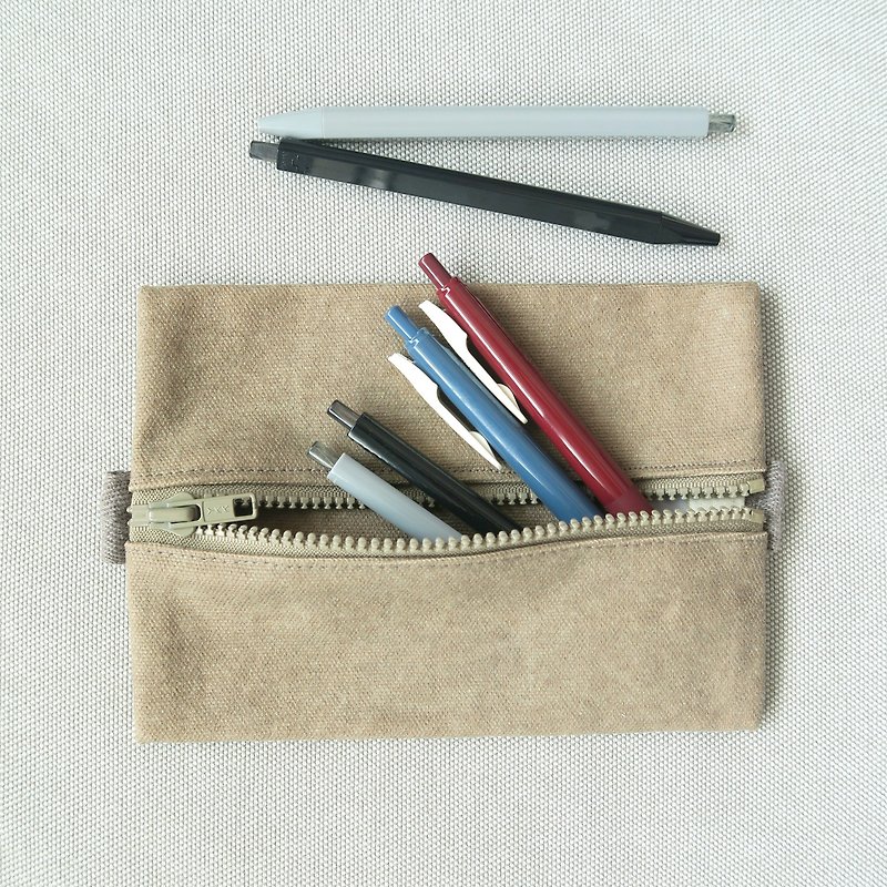 限量零码创作 | 扁平型大容量笔袋 护照套 - 铅笔盒/笔袋 - 棉．麻 卡其色