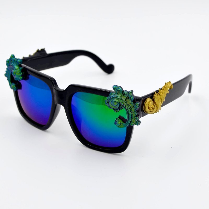 金录色幻彩巴洛克雕花黑色胶框太阳眼镜 高质塑料镜片 防UV400 - 眼镜/眼镜框 - 其他金属 黑色