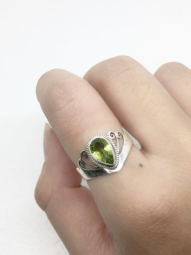 橄榄石925纯银皇冠雕花设计戒指 尼泊尔手工镶嵌制作 - 戒指 - 宝石 绿色