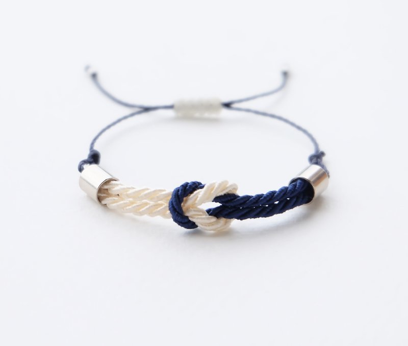 Tiny tie the knot rope bracelet in Cream / Navy blue - 手链/手环 - 聚酯纤维 蓝色
