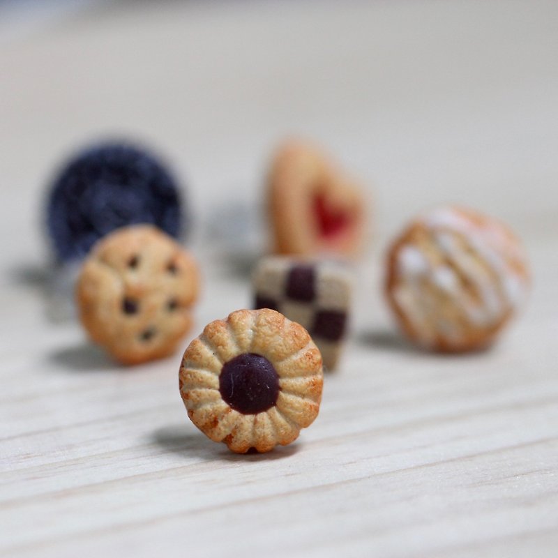 袖珍经典饼干耳环 Miniature Classic Cookies Earring - 耳环/耳夹 - 粘土 卡其色