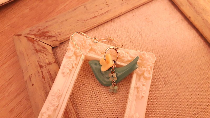 森林绿陶瓷鸟儿黄色小花单耳手感耳环 D216 - 耳环/耳夹 - 其他材质 绿色
