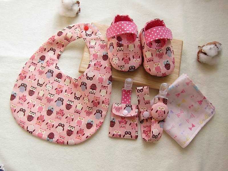 幸福猫头鹰-弥月礼盒宝贝学步鞋、纯棉围兜、纯棉手帕、奶嘴链、平安福袋 - 满月礼盒 - 其他材质 粉红色