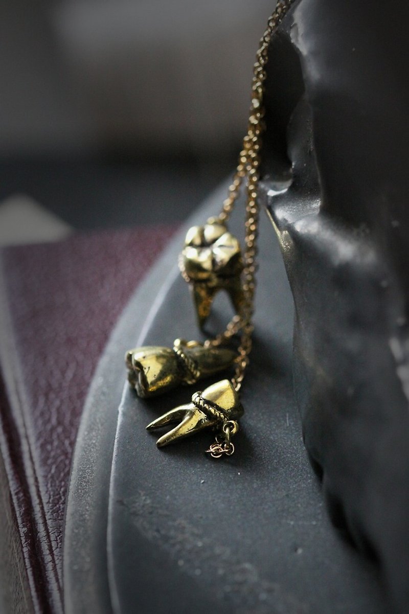 Three Tooth Necklaces by Defy / Fangs Charm Pendant / Anatomical Jewelry - 项链 - 其他金属 