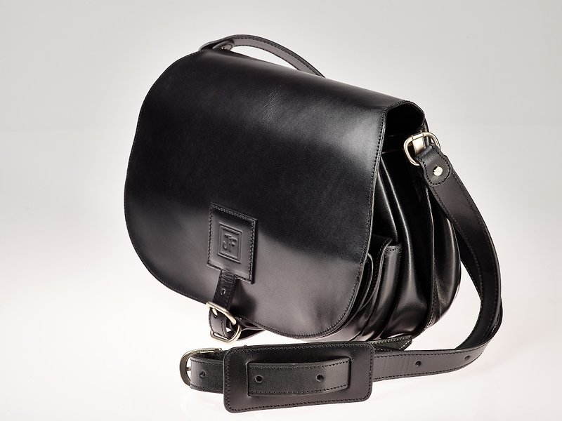Black vegetable-tanned leather big saddle bag - 侧背包/斜挎包 - 真皮 黑色
