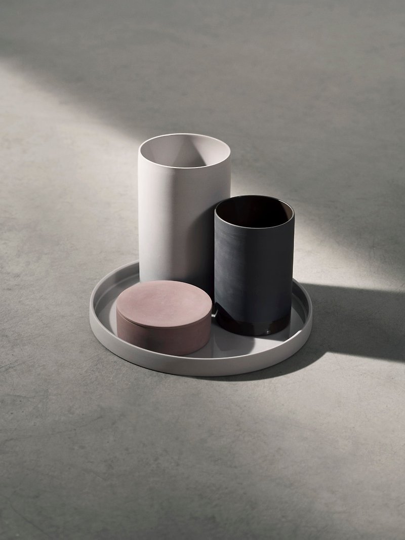 【MENU 丹麦设计家居】Cylindrical 陶瓷置物盘 - 收纳用品 - 陶 灰色