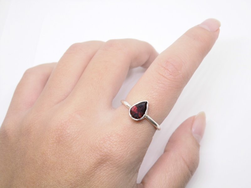 尼泊尔手工石榴石水滴活口纯银戒指 情人礼物 生日礼物 - 戒指 - 宝石 红色