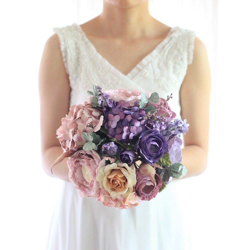 Vintage Voolet Bouquet Artificial Paper Flower Bridal Flower Bouquet with Wild Things - 木工/竹艺/纸艺 - 纸 紫色