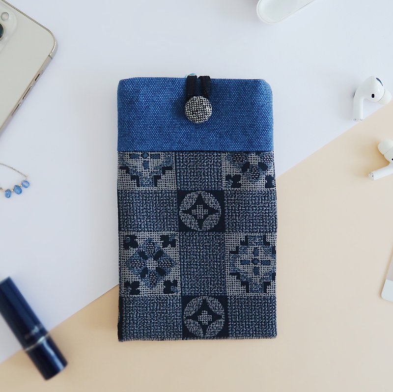 【宠爱妈妈】间蓝 手机套 给妈妈的礼物 手作 限量一个 - 手机壳/手机套 - 棉．麻 蓝色